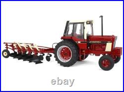 International Harvester 986 with Cab & 720 Plow 116 Scale Model ERTL ZFN44309