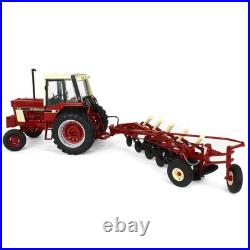 International Harvester 986 with Cab & 720 Plow 116 Scale Model ERTL ZFN44309