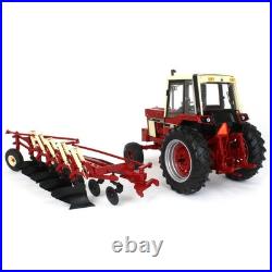 International Harvester 986 with Cab & 720 Plow 116 Scale Model ERTL ZFN44309