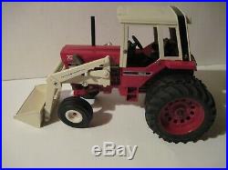 International Harvester Farm Toy Tractor 1086 withloader 1/16