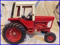 International Harvester Farm Toy Tractor 1586 Ertl 1/16