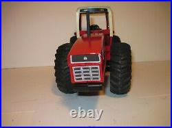 International Harvester Farm Toy Tractor 3588 2+2 Ertl 1/16