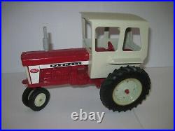 International Harvester Farm Toy Tractor 560 with cab OLD Ertl 1/16
