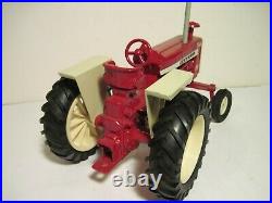 International Harvester Farm Toy Tractor RARE 1206 Ertl 1/16
