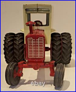 International Harvester Farmall 1456 Tractor With Cab 1/16