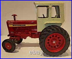 International Harvester Farmall 1456 Tractor With Cab 1/16