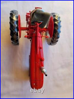International Harvester Farmall 400 Tractor 1/16 Scale Diecast (ERTL) International Harvester Farmall 400 Tractor 1/16 Scale Diecast (ERTL)