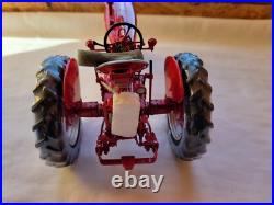 International Harvester Farmall 400 Tractor 1/16 Scale Diecast (ERTL) International Harvester Farmall 400 Tractor 1/16 Scale Diecast (ERTL)