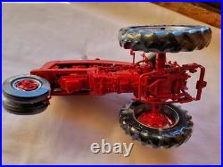 International Harvester Farmall 400 Tractor 1/16 Scale Diecast (ERTL) International Harvester Farmall 400 Tractor 1/16 Scale Diecast (ERTL)