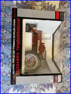 International Harvester Farmall 450 LP-Gas Tractor Die-Cast 116 Scale Model