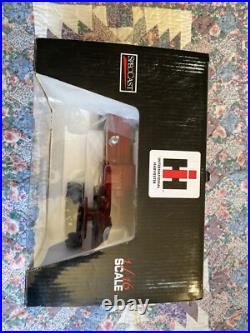 International Harvester Farmall 450 LP-Gas Tractor Die-Cast 116 Scale Model