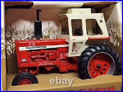 International Harvester Farmall 856 Tractor With Custom Cab By Ertl 1/16 Scale