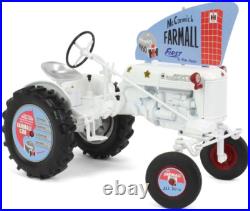 International Harvester Farmall Cub Demonstrator Tractor Cream Classic Series 1/ International Harvester Farmall Cub Demonstrator Tractor Cream Classic Series 1/