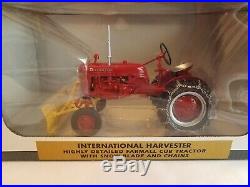 International Harvester Farmall Cub Snow Blade Chains 1/16 Toy Tractor in Box