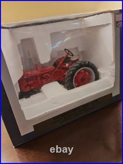 International Harvester Farmall Toy Tractor 400 diesel diecast 2002 New Rare