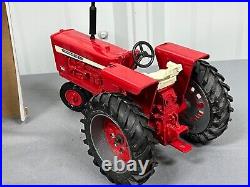 International Harvester IH 856 Farmall Tractor 116 Summer Show Ertl NIB 1996