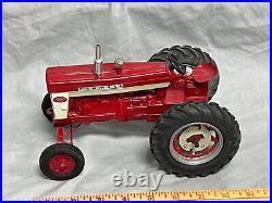 International Harvester IH Farmall 560 Tractor CUSTOM Wide FRONT 116 Ertl