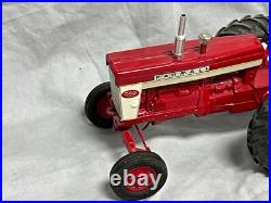 International Harvester IH Farmall 560 Tractor CUSTOM Wide FRONT 116 Ertl