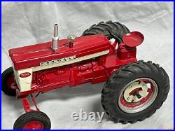 International Harvester IH Farmall 560 Tractor CUSTOM Wide FRONT 116 Ertl