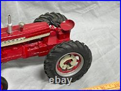 International Harvester IH Farmall 560 Tractor CUSTOM Wide FRONT 116 Ertl