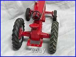 International Harvester IH Farmall 560 Tractor CUSTOM Wide FRONT 116 Ertl
