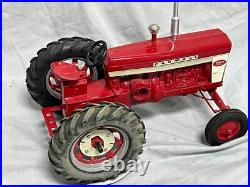 International Harvester IH Farmall 560 Tractor CUSTOM Wide FRONT 116 Ertl