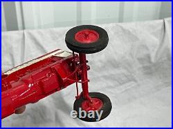 International Harvester IH Farmall 560 Tractor CUSTOM Wide FRONT 116 Ertl