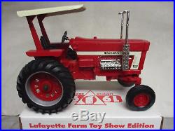 International Harvester Model 1468 V-8 Toy Tractor 95 LFTS 1/16 Scale, NIB