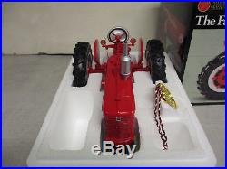 International Harvester Super M Toy Tractor Precision Series #8 1/16 Scale NIB