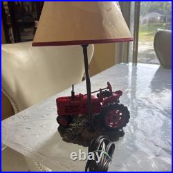 McCormick Farmall International Harvester Red Tractor/Pig Table Lamp Vintage