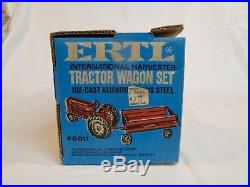 NG ERTL International Harvester 404 Tractor & Wagon Set #5011 1/16 NIB A1