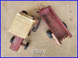 ORIGINAL UN-RESTORED ERTL 1586 International Harvester Tractor & Trailer Set