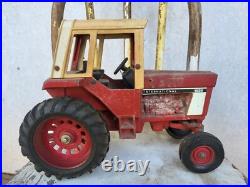 ORIGINAL UN-RESTORED ERTL 1586 International Harvester Tractor & Trailer Set