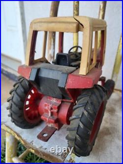 ORIGINAL UN-RESTORED ERTL 1586 International Harvester Tractor & Trailer Set