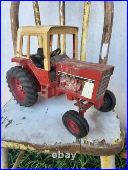ORIGINAL UN-RESTORED ERTL 1586 International Harvester Tractor & Trailer Set
