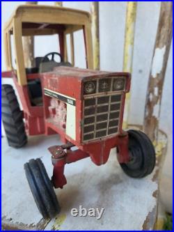 ORIGINAL UN-RESTORED ERTL 1586 International Harvester Tractor & Trailer Set