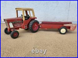 ORIGINAL UN-RESTORED ERTL 1586 International Harvester Tractor & Trailer Set