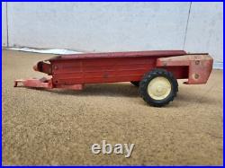 ORIGINAL UN-RESTORED ERTL 1586 International Harvester Tractor & Trailer Set