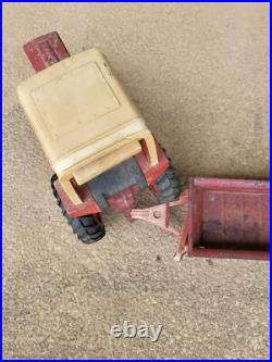 ORIGINAL UN-RESTORED ERTL 1586 International Harvester Tractor & Trailer Set
