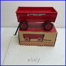 Product Miniature International Harvester McCormick Deering Tractor Trailer 247