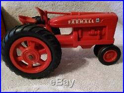 Product Miniatures Plastic International Harvester Farmall'M' 1/16 scale With Box