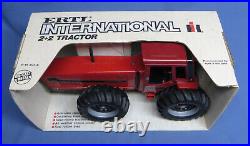 Rare Vintage ERTL International Harvester 6388 2+2 1/16 Scale Made USA MIB