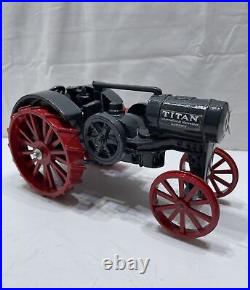 Scale Models Titan 10-20 International Harvester Company 1/16 Tractor 1986