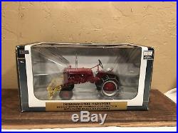SpecCast 1/16 International Harvester Farmall Cub Tractor Withsnow Blade & Chains
