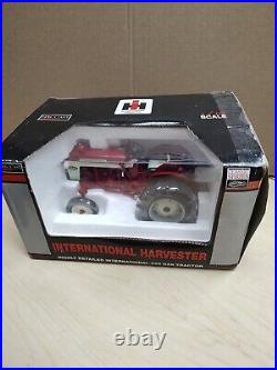 SpecCast 1/16 International Harvester Highly Detailed 340 Gas Tractor