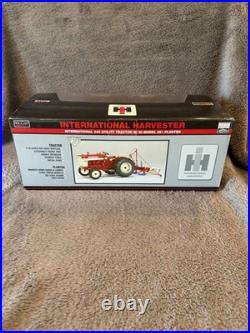 SpecCast 1/16th Scale International Harvester 340 Utility Tractor / Corn Planter