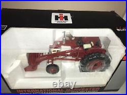 SpecCast Classic Series International Harvester1/16 Highly Detailed 340 &Loader