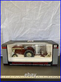 SpecCast INTERNATIONAL HARVESTER 340 Utility Tractor With251 Model Planter 1/16 B4