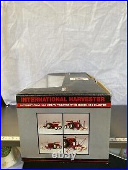 SpecCast INTERNATIONAL HARVESTER 340 Utility Tractor With251 Model Planter 1/16 B4