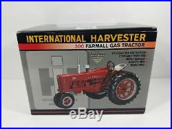 SpecCast International Harvester 300 Farmall Gas Tractor 116 Scale Diecast
